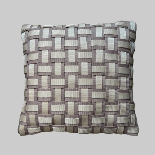 WOOVE Handgewebtes Designer-Kissen - Grid Ästhetik in Rosebeige & Creme / Kissenbezug - WOOVE