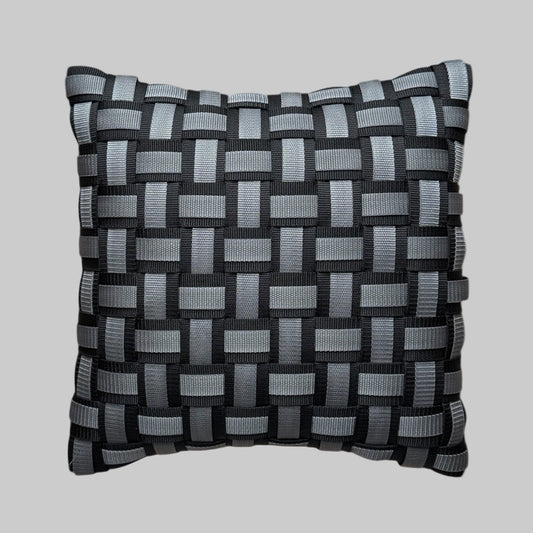 WOOVE Handgewebtes Designer-Kissen - Grid Ästhetik in Schwarz & Anthrazit / Kissenbezug