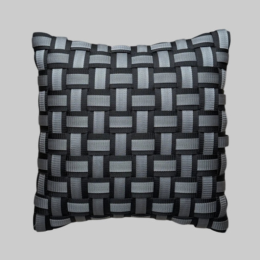 WOOVE Handgewebtes Designer-Kissen - Grid Ästhetik in Schwarz & Anthrazit / Kissenbezug - WOOVE