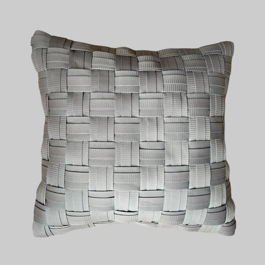 WOOVE Handgewebtes Designer-Kissen - Grid Ästhetik in Grau / Kissenbezug - WOOVE