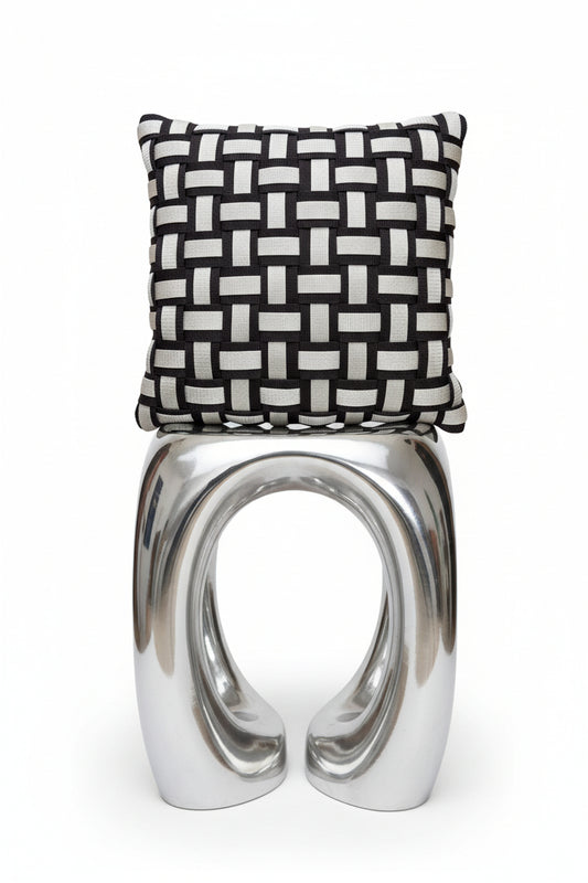 Dekokissen von Hand gewebt in Dunkelbraun und Creme