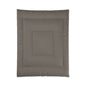 Design Comforter – stilvolle Tagesdecke mit weichem Griff - Dark Taupe - WOOVE
