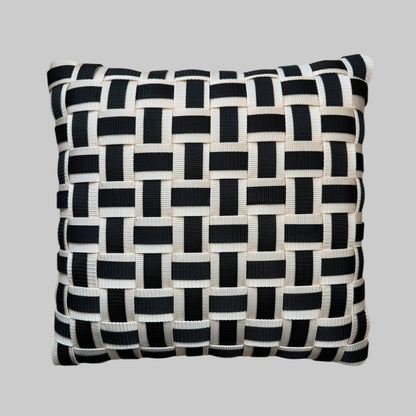 WOOVE Handgewebtes Designer-Kissen  - Grid Ästhetik in Creme & Schwarz / Kissenbezug - WOOVE