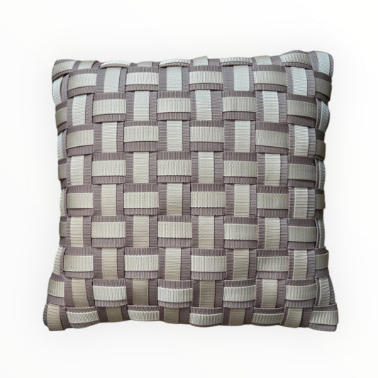 WOOVE Handgewebtes Designer-Kissen  - Grid Ästhetik in Rosebeige & Creme / Kissenbezug