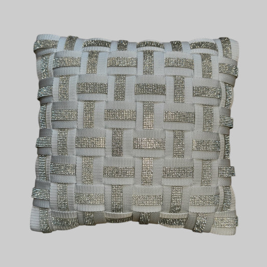 WOOVE Handgewebtes Designer-Kissen  - Grid Ästhetik in Weiß mit Silberstrass / Kissenbezug / Luxury Edition - WOOVE